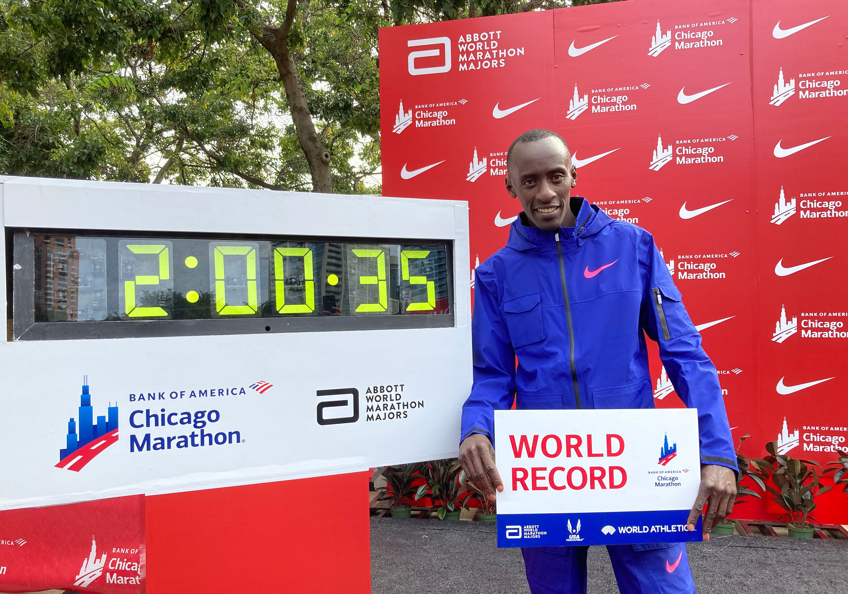 Рекорд мира в марафоне – 2:00.35!